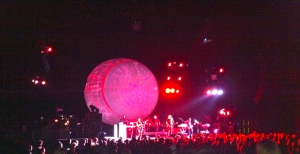 The Smashing Pumpkins Oceania Tour 2012 Stage Moon Looks Like The DeathStar