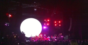 The Smashing Pumpkins Oceania Tour 2012 Glowing Moon