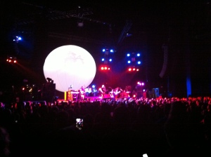 The Smashing Pumpkins Oceania Tour 2012 Glowing Moon is really bright